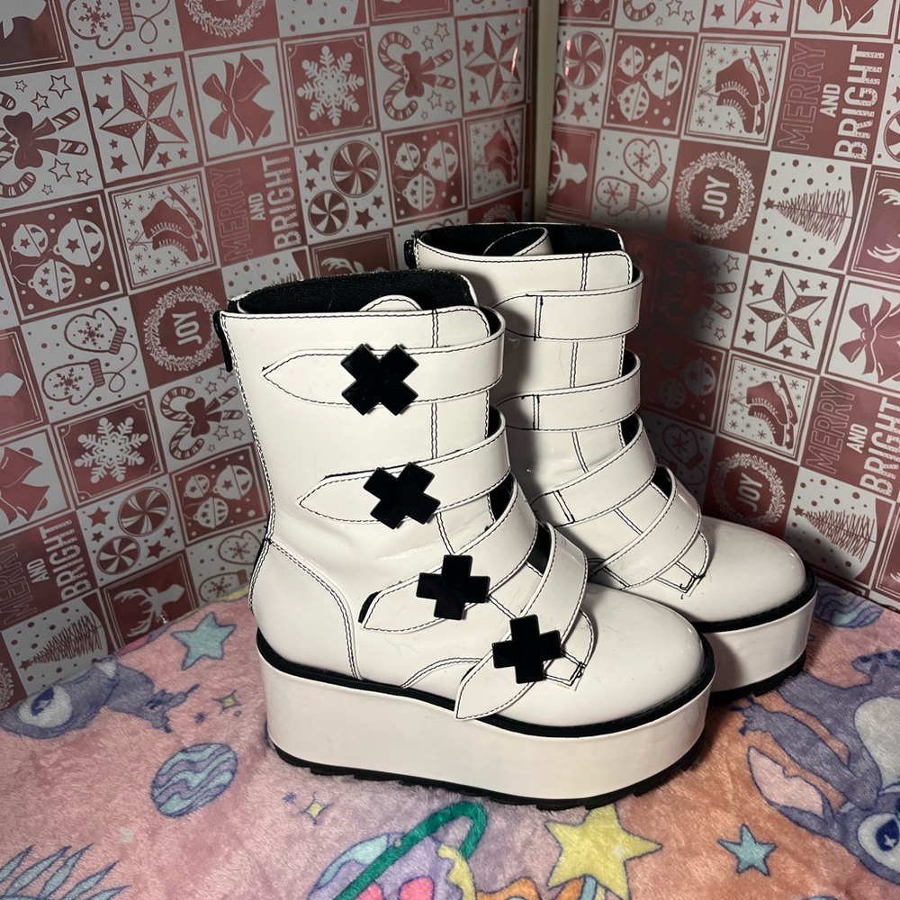 Dolls Kill Y.R.U White Dune Lo X Platform Boot